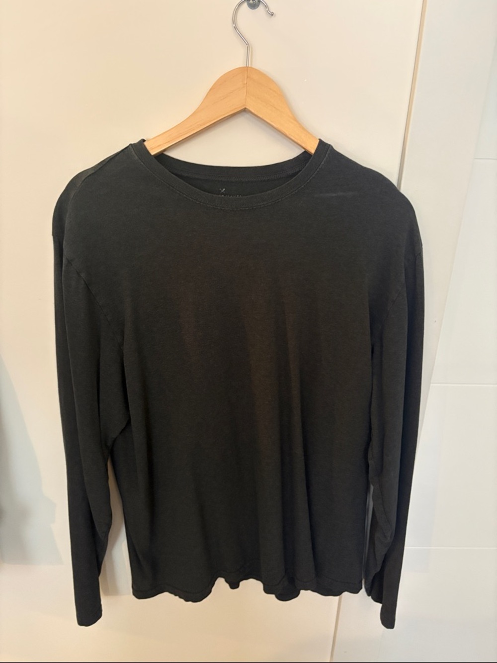 Denver Hayes Men's Long-Sleeve Crew Tee - Dark Grey